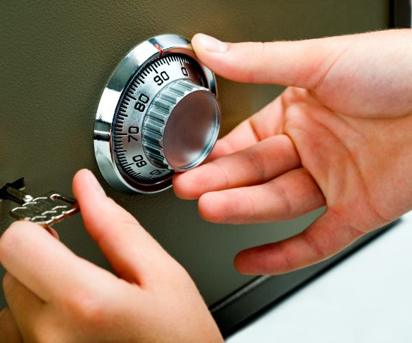 Åpning og montering av safe